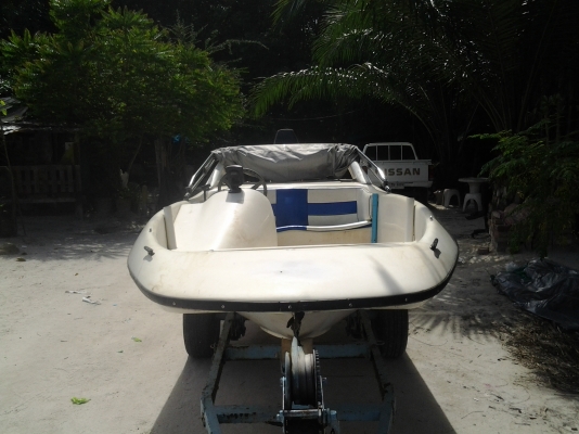 ขายเรือ 13  ฟุต พร้อมเครื่อง 40 HP ด่วน !!