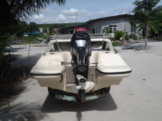 ขายเรือ 13  ฟุต พร้อมเครื่อง 40 HP ด่วน !!