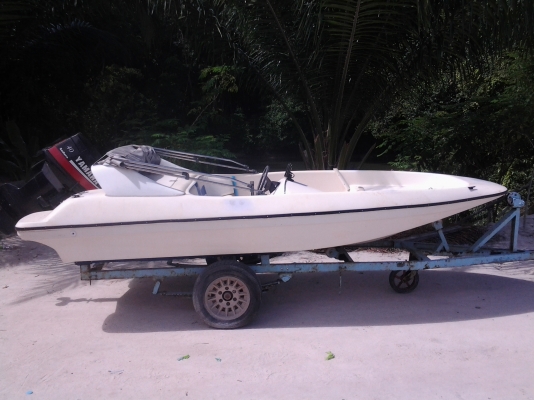 ขายเรือ 13  ฟุต พร้อมเครื่อง 40 HP ด่วน !!