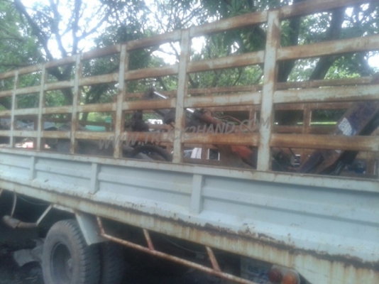 รถบรรทุก 6 ล้อติดเครน HINO เครนพับ ยืดได้ 2 ชัก 3 ปลอก ขนาด 1 ตัน ยี่ห้อ HMF