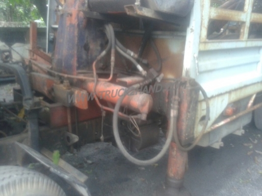 รถบรรทุก 6 ล้อติดเครน HINO เครนพับ ยืดได้ 2 ชัก 3 ปลอก ขนาด 1 ตัน ยี่ห้อ HMF