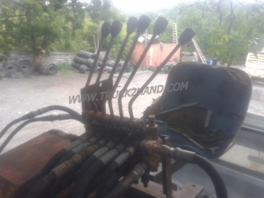 รถบรรทุก 6 ล้อติดเครน HINO เครนพับ ยืดได้ 2 ชัก 3 ปลอก ขนาด 1 ตัน ยี่ห้อ HMF