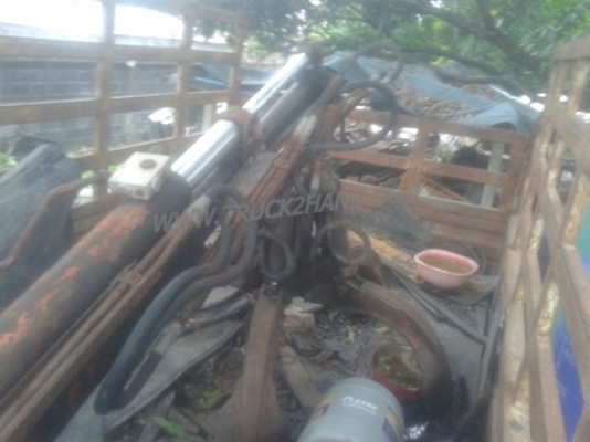 รถบรรทุก 6 ล้อติดเครน HINO เครนพับ ยืดได้ 2 ชัก 3 ปลอก ขนาด 1 ตัน ยี่ห้อ HMF