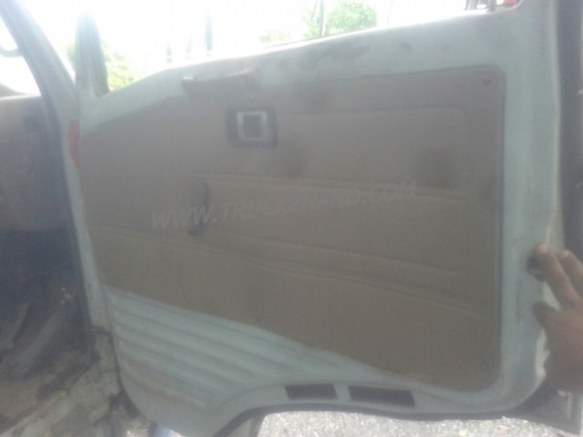 รถบรรทุก 6 ล้อติดเครน HINO เครนพับ ยืดได้ 2 ชัก 3 ปลอก ขนาด 1 ตัน ยี่ห้อ HMF