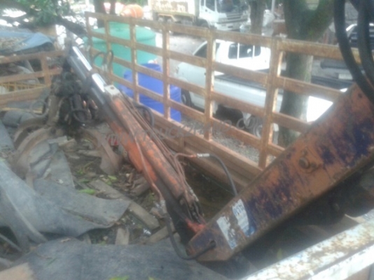 รถบรรทุก 6 ล้อติดเครน HINO เครนพับ ยืดได้ 2 ชัก 3 ปลอก ขนาด 1 ตัน ยี่ห้อ HMF