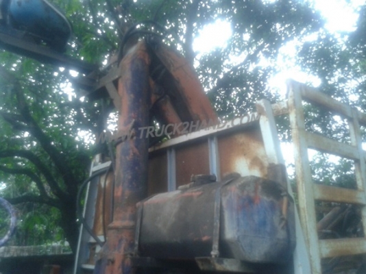 รถบรรทุก 6 ล้อติดเครน HINO เครนพับ ยืดได้ 2 ชัก 3 ปลอก ขนาด 1 ตัน ยี่ห้อ HMF