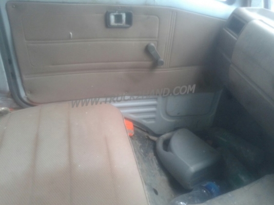 รถบรรทุก 6 ล้อติดเครน HINO เครนพับ ยืดได้ 2 ชัก 3 ปลอก ขนาด 1 ตัน ยี่ห้อ HMF