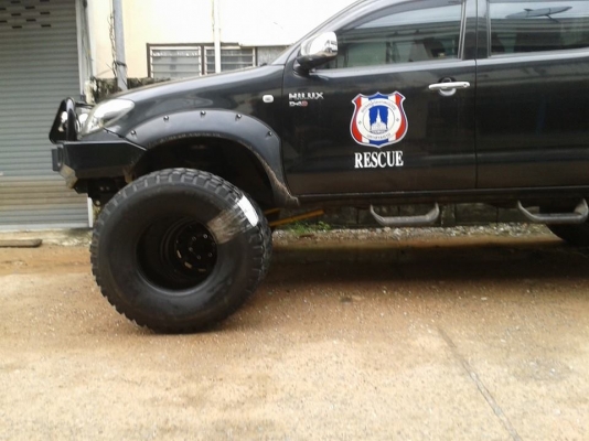 ยางรถทหารHUMVEE 37/12.5/16.5 ชุด สภาพสวย ดอกสวย นิ่ม 90UP! ใช้อีกนาน คุ้ม ยางรถทหารHUMVEE 37/12.5/16.5 ชุด สภาพสวย ดอกสวย นิ่ม 90UP! ใช้อีกนาน คุ้ม