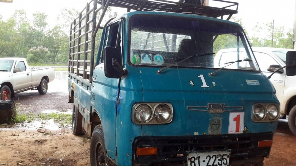 ขายรถนิสสันคาร์บอน 4 ล้อกลาง  ทะเบียนเต็ม  เปลี่ยนเครื่อง 88 อิซูซุ