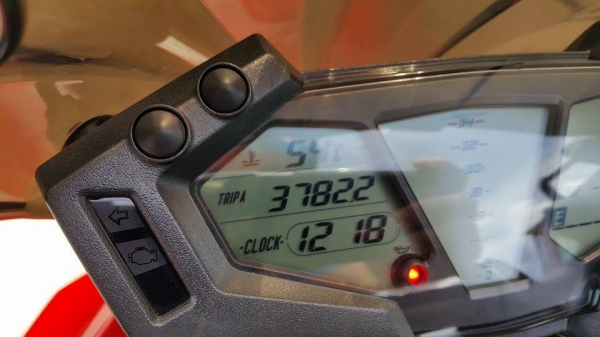 มาใหม่ สภาพกริ๊บๆ Z800 วิ่ง 3000 กิโล ใหม่จรดหัวน๊อตในราคาคุ้มๆ จัดแนนส์ได้ ต่อรองได้ครับ