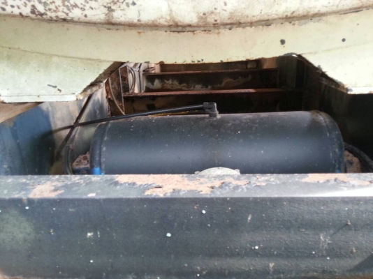 มี 7 หาง(เหลือ4).....ทางลูกพ่วงบรรทุกน้ำมัน 2 คานของPANUS ถัง16,000 ลิตร หางสาพดี สวย..