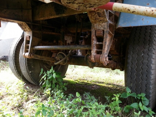 มี 7 หาง(เหลือ4).....ทางลูกพ่วงบรรทุกน้ำมัน 2 คานของPANUS ถัง16,000 ลิตร หางสาพดี สวย..