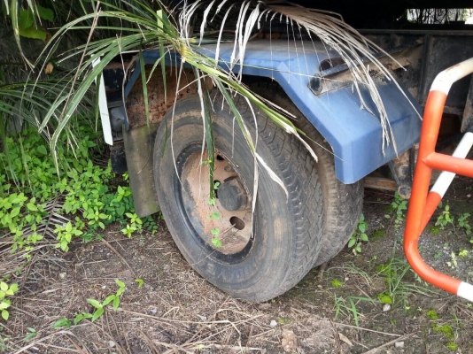 มี 7 หาง(เหลือ4).....ทางลูกพ่วงบรรทุกน้ำมัน 2 คานของPANUS ถัง16,000 ลิตร หางสาพดี สวย..