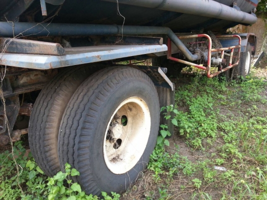 มี 7 หาง(เหลือ4).....ทางลูกพ่วงบรรทุกน้ำมัน 2 คานของPANUS ถัง16,000 ลิตร หางสาพดี สวย..