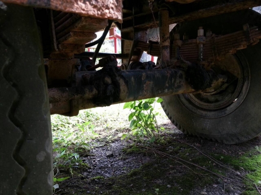 มี 7 หาง(เหลือ4).....ทางลูกพ่วงบรรทุกน้ำมัน 2 คานของPANUS ถัง16,000 ลิตร หางสาพดี สวย..