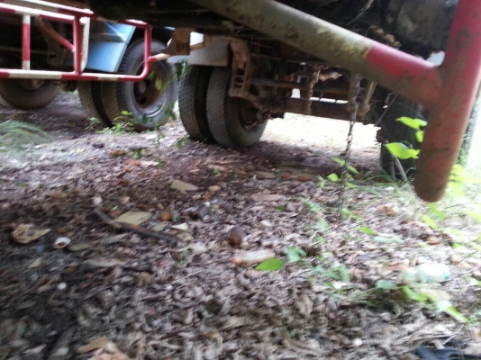 มี 7 หาง(เหลือ4).....ทางลูกพ่วงบรรทุกน้ำมัน 2 คานของPANUS ถัง16,000 ลิตร หางสาพดี สวย..