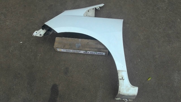 แก้มบังโคลนหน้า Jazz ของแท้ถอดสีขาว สีใช้ได้เลย