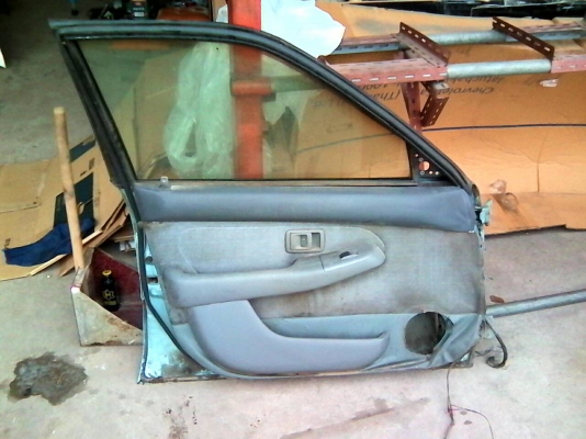 ชุดกระจกไฟฟ้าและแผงประตูหน้าซ้าย โซลูน่า