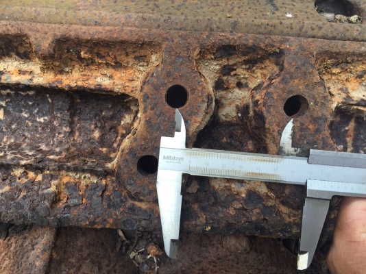 ขายใบแผ่นแทรกซ์ ตีนเป็ด (ใบสามเหลี่ยม)ของรถแบคโฮ ถอดจาก PC60-5 สวย สภาพดี ไม่เคยใช้ในไทย