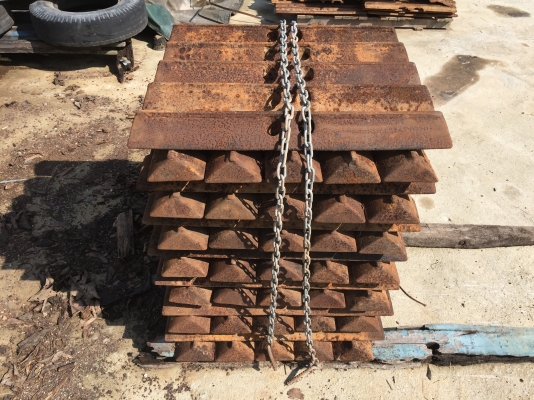 ขายใบแผ่นแทรกซ์ ตีนเป็ด (ใบสามเหลี่ยม)ของรถแบคโฮ ถอดจาก PC60-5 สวย สภาพดี ไม่เคยใช้ในไทย