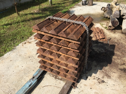 ขายใบแผ่นแทรกซ์ ตีนเป็ด (ใบสามเหลี่ยม)ของรถแบคโฮ ถอดจาก PC60-5 สวย สภาพดี ไม่เคยใช้ในไทย