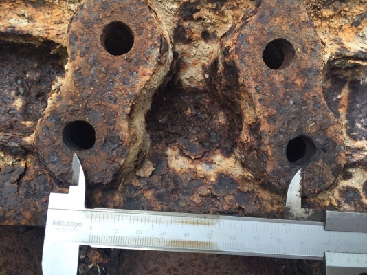 ขายใบแผ่นแทรกซ์ ตีนเป็ด (ใบสามเหลี่ยม)ของรถแบคโฮ ถอดจาก PC60-5 สวย สภาพดี ไม่เคยใช้ในไทย