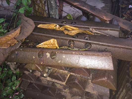 ขายใบแผ่นแทรกซ์ ตีนเป็ด (ใบสามเหลี่ยม)ของรถแบคโฮ ถอดจาก PC60-5 สวย สภาพดี ไม่เคยใช้ในไทย