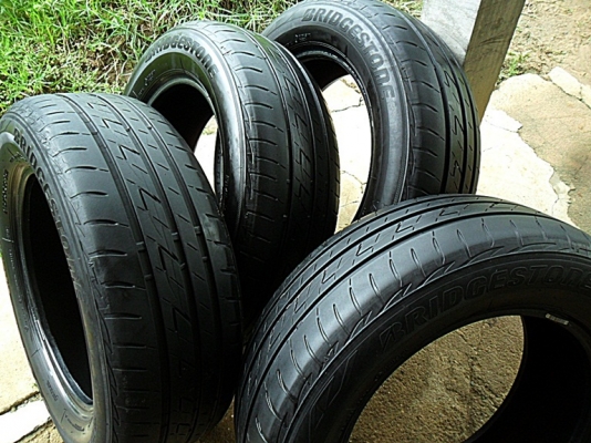 ยางปี14 ขอบ16 บริดสโตน215-60-R16 ลงพื้นปลายปี14 (4เส้น3,600บ)