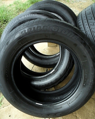 ยางปี14 ขอบ16 บริดสโตน215-60-R16 ลงพื้นปลายปี14 (4เส้น3,600บ)