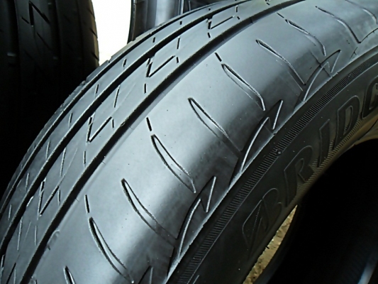 ยางปี14 ขอบ16 บริดสโตน215-60-R16 ลงพื้นปลายปี14 (4เส้น3,600บ)