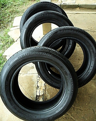 ยางขอบ15  บริดสโตน185-60-R15ลงพื้นปลายปี14 (4เส้น2,900)