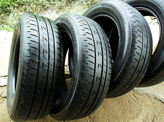 ยางขอบ15 บริดสโตน185-60-R15ลงพื้นปลายปี14 (4เส้น2,900) ยางขอบ15 บริดสโตน185-60-R15ลงพื้นปลายปี14 (4เส้น2,900)