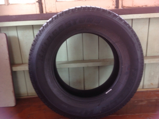 ขายยาง BRIDGESTONE บริดสโตน 255/65 ขอบ 17 ปี 2013 จำนวน 1 เส้น ยางใหม่ยังไม่เคยใช้เลย ยางสภาพเต็ม