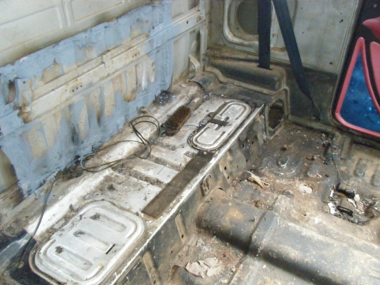 ขายหัวเก๋ง มิตซูแอร์โร่บอดี้ ตัดผุแล้ว เบอะครบ ขาย15,000 เหลือทำสีอย่างเดียวครับ 0892095791