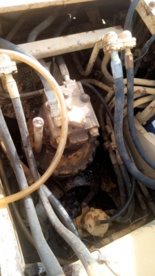 ขายรถแบคโฮ KOMATSU PC200-3 คอลโทรลสั้น มีหัวคีปไม้กับบุ้งกี๋ ราคา 450000