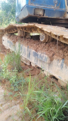 ขายรถแบคโฮ KOMATSU PC200-3 คอลโทรลสั้น มีหัวคีปไม้กับบุ้งกี๋ ราคา 450000