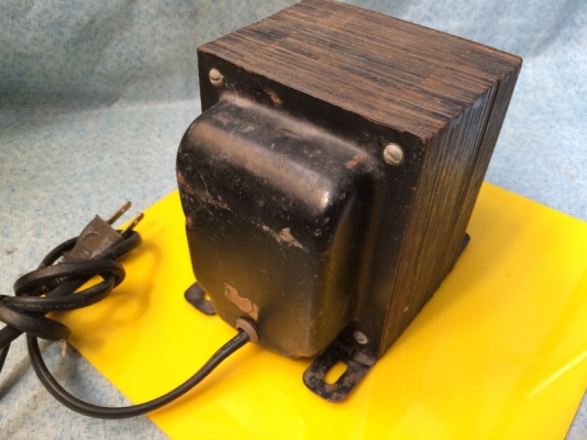 หม้อแปลง 110 v. หนัก 9 kg. วัตต์สูง