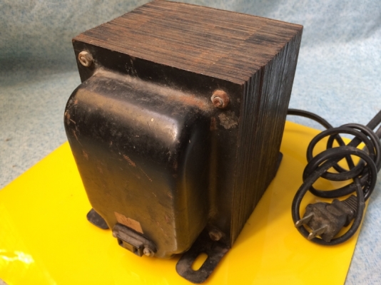 หม้อแปลง 110 v. หนัก 9 kg. วัตต์สูง