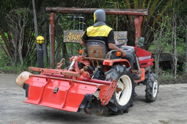 ขายรถไถYANMAR15แรง ขับ4ล้อ พร้อมโรตารี่หลัง สภาพสวยเดิมญี่ปุ่นไม่เคยใช้ในไทย 115,000 เท่านั้น!! ขายรถไถYANMAR15แรง ขับ4ล้อ พร้อมโรตารี่หลัง สภาพสวยเดิมญี่ปุ่นไม่เคยใช้ในไทย 115,000 เท่านั้น!!