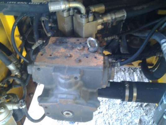 แบ็กโฮลมือสอง,Komatsu PC200-7/ทำงาน 6xxx ชม. สวยเต็ม/ เอกสารเล่ม.ทบ. ทำงานอยู่ดูได้เลย