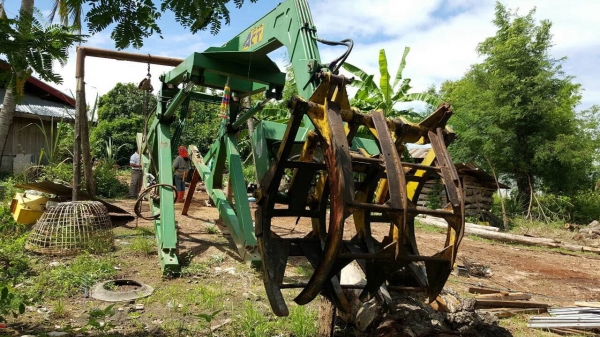 ขายคีบ อวยชัยแทรคเตอร์ สภาพสวยพร้อมใช้ ยกขึ้นใส่ได้เลย ราคาต่อรองได้ครับ