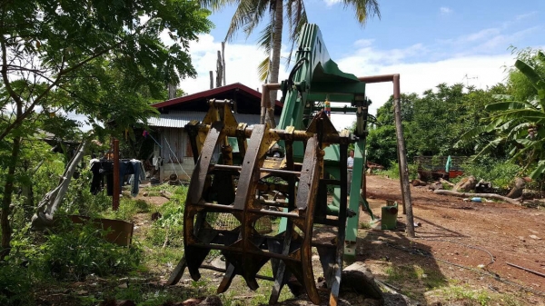 ขายคีบ อวยชัยแทรคเตอร์ สภาพสวยพร้อมใช้ ยกขึ้นใส่ได้เลย ราคาต่อรองได้ครับ