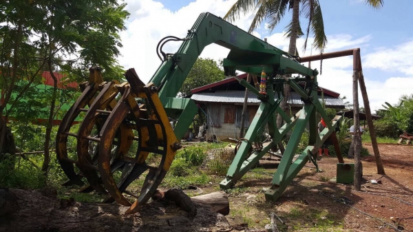 ขายคีบ อวยชัยแทรคเตอร์ สภาพสวยพร้อมใช้ ยกขึ้นใส่ได้เลย ราคาต่อรองได้ครับ