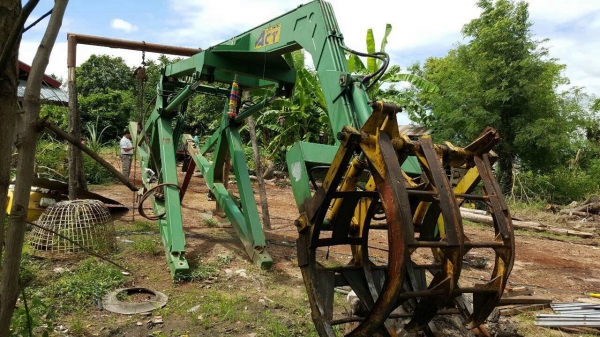 ขายคีบ อวยชัยแทรคเตอร์ สภาพสวยพร้อมใช้ ยกขึ้นใส่ได้เลย ราคาต่อรองได้ครับ