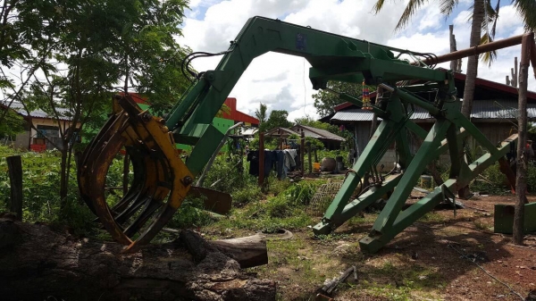 ขายคีบ อวยชัยแทรคเตอร์ สภาพสวยพร้อมใช้ ยกขึ้นใส่ได้เลย ราคาต่อรองได้ครับ