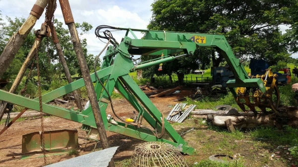 ขายคีบ อวยชัยแทรคเตอร์ สภาพสวยพร้อมใช้ ยกขึ้นใส่ได้เลย ราคาต่อรองได้ครับ