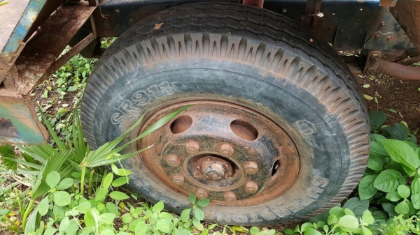 ขายรถอีแต๋นจัมโบ้ ยาง 900 คัสซี NISSAN UG สวยตลอดเส้น เครื่อง 6BB1 145 แรงม้า พร้อมตู้นวดข้าวไทยเส็ง 8 ฟุต