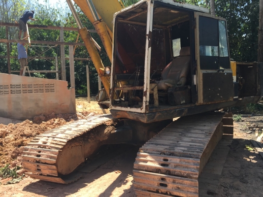 ขายรถแบคโฮ KOMATSU PC200-3 ราคา 350000