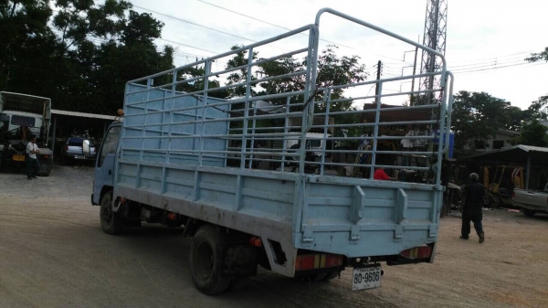 ขายรถบรรทุก 6 ล้อรั้ว ISUZU NPR 120 แรงม้าฝาขาว กระบะยาว 5 เมตร ราคา 340000