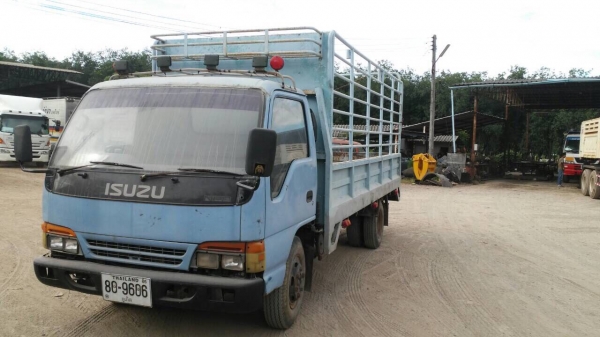 ขายรถบรรทุก 6 ล้อรั้ว ISUZU NPR 120 แรงม้าฝาขาว กระบะยาว 5 เมตร ราคา 340000